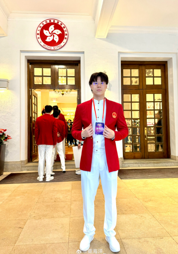 25歲的覃海洋主項為蛙泳,去年游泳世錦賽一舉奪得男子50米、100米及200米蛙泳金牌,是目前200米蛙泳世界紀錄保持者。他今屆巴黎奧運個人項目表現不佳,但在男子4x100米混合接力奪金,和隊友徐嘉余、孫佳俊、潘展樂攜手打破了美國隊對這一項目長達40年的壟斷。