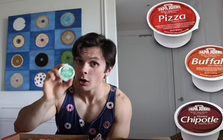 Tennyson連吃50小時超加工食品。(互聯網)