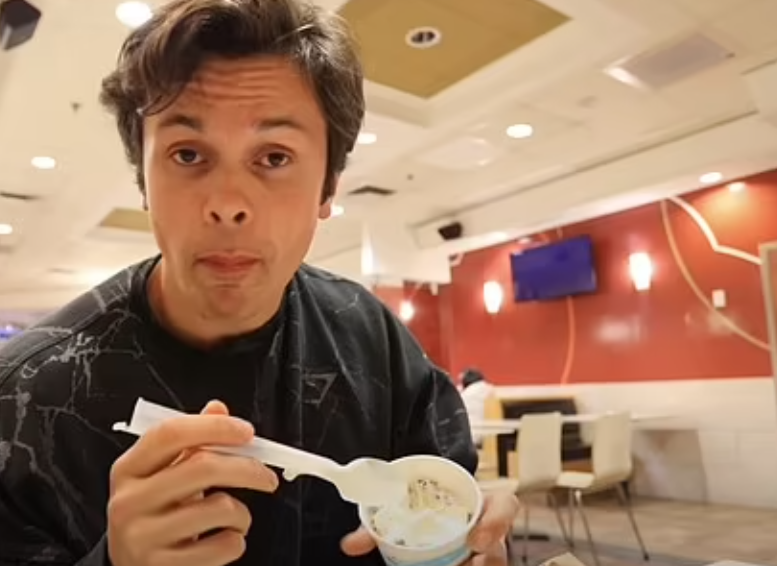 Tennyson連吃50小時超加工食品。(互聯網)