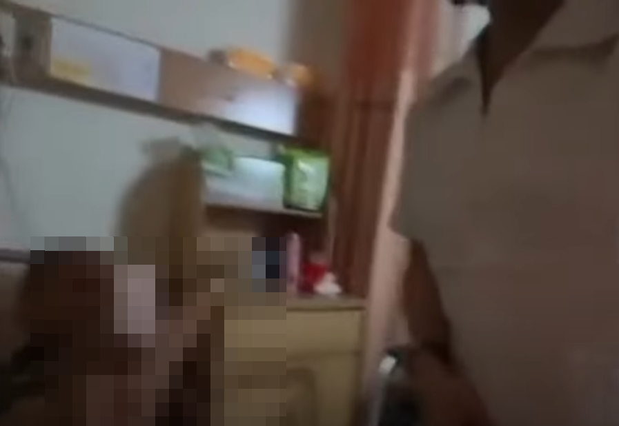 台南一名26歲安老院女護理員以暱稱「護濕辣嬌」帳號在付費直播網站,多次在病房、辦公室裸露身體並使用情趣用品,甚至猥褻院內一名失智及無法動彈的老翁,強行為對方手淫