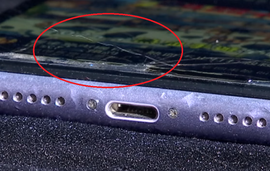 台媒實測下播放《Miroh》,可見亦有水珠射出(影片截圖)