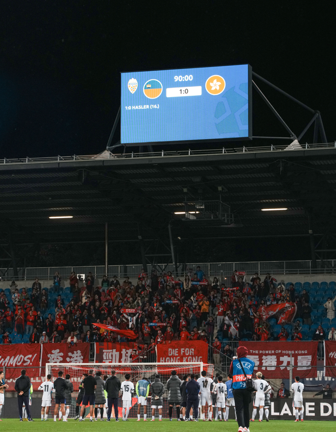 香港足球代表隊於出戰歷來首場作客歐洲國際友賽列支敦士登隊,有逾300名香港球迷遠道入場打氣 (足總圖片)