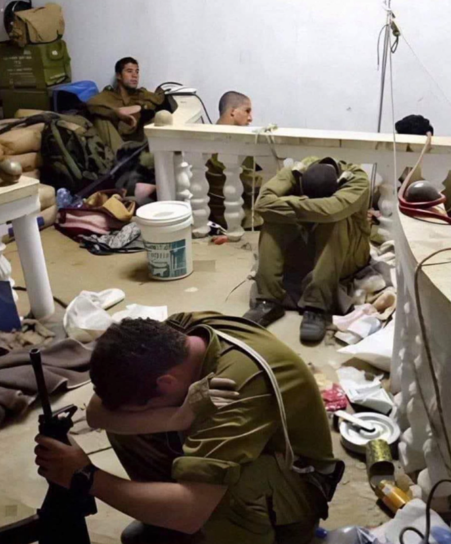 黎巴嫩真主黨星期日晚多次向以色列北部地區發動無人機和火箭彈襲擊,以軍證實賓亞米納附近一個軍事基地被無人機擊中,造成4名士兵死亡,另有61人受傷。(影片截圖)