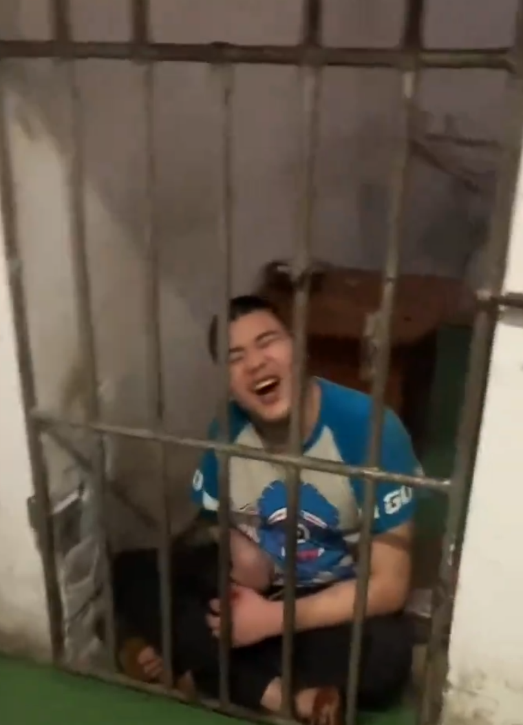 上海公誼養護院將多名殘障人士鎖在環境惡劣的小房間內。(影片截圖)