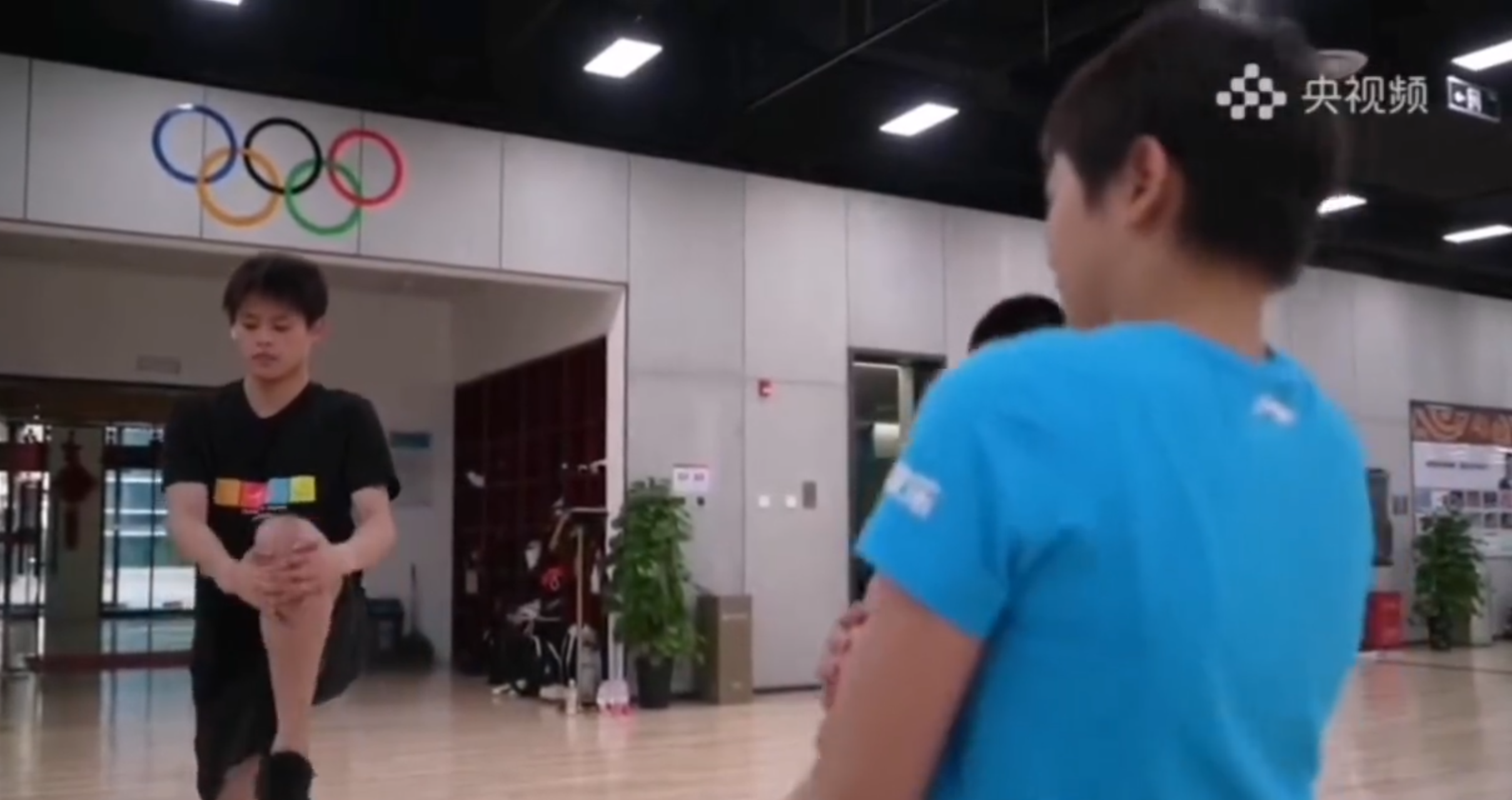 全紅嬋臉部明顯「圓了一些」,身體也沒之前苗條。 影片截圖