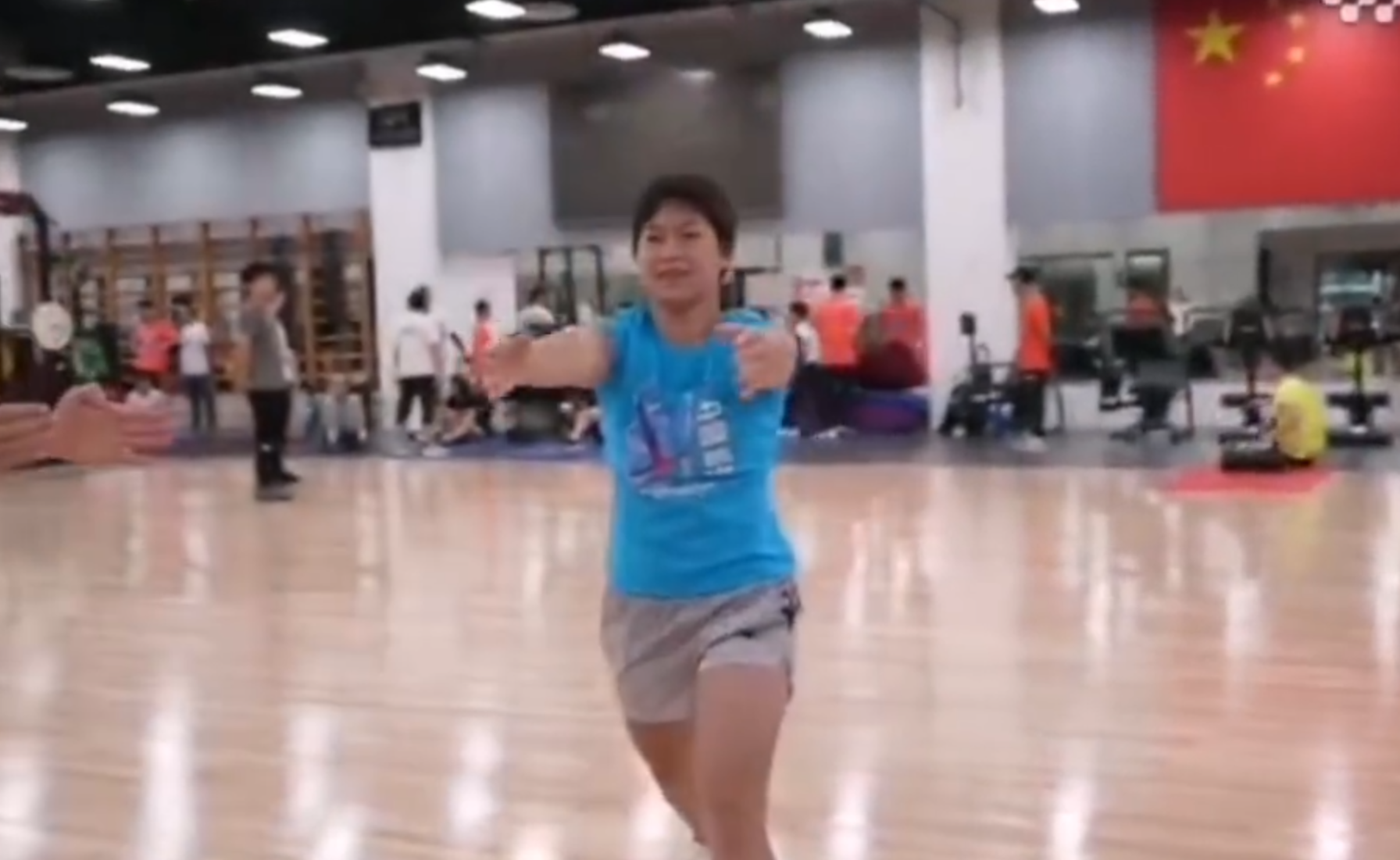 全紅嬋臉部明顯「圓了一些」,身體也沒之前苗條。 影片截圖