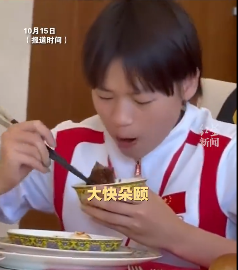 全紅嬋於巴黎奧運後享受了假期,在飲食方面「放飛自我」。 影片截圖