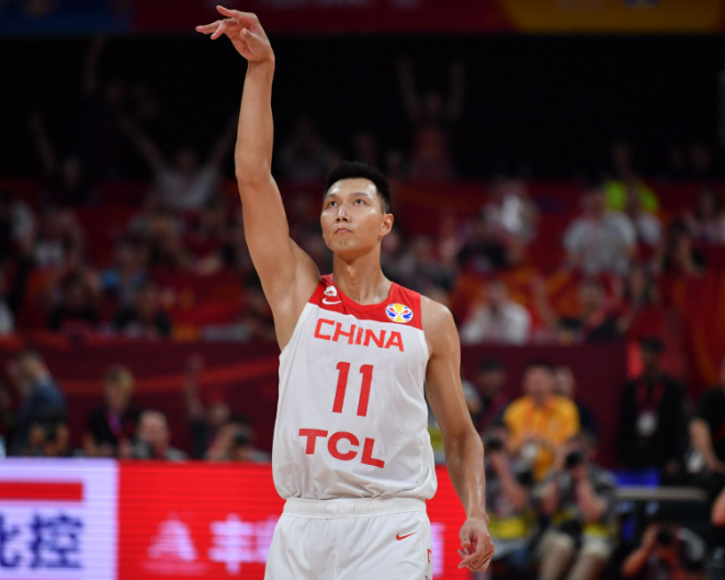 易建聯是中國最著名的籃球巨星之一。(資料圖片)