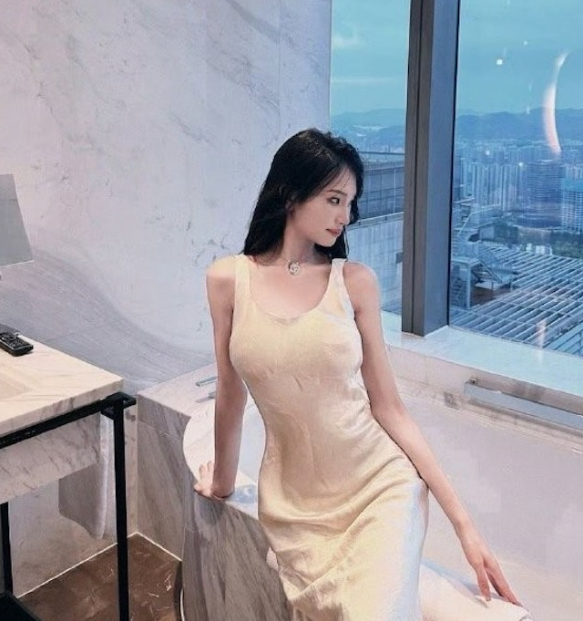 易建聯傳嫖妓變性人|網上瘋傳這名「跨性別人士」身份稱是一位有「京城喬姐」之稱的網紅李金金。據悉只有19歲的李金金是男兒身,喜愛易服,曾涉嫌用假身份證,亦曾男扮女裝進入女浴室而被刑拘。(網上圖片)