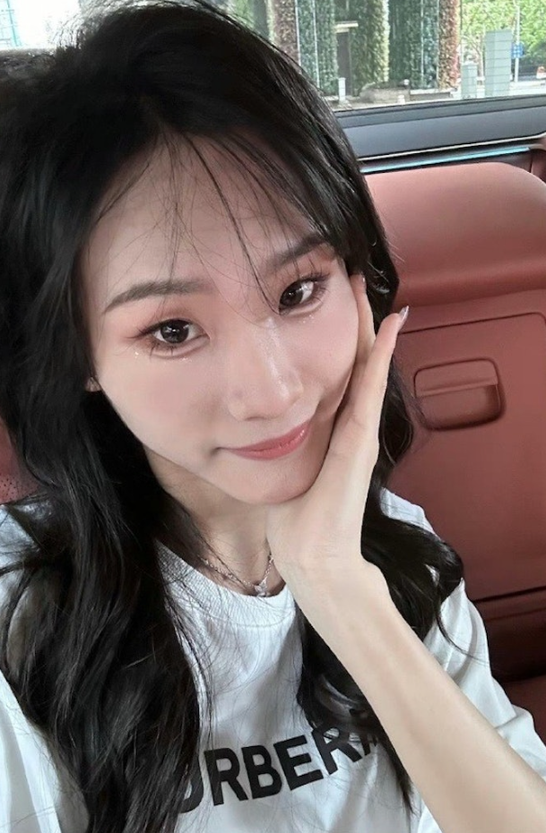 易建聯傳嫖妓變性人|網上瘋傳這名「跨性別人士」身份稱是一位有「京城喬姐」之稱的網紅李金金。據悉只有19歲的李金金是男兒身,喜愛易服,曾涉嫌用假身份證,亦曾男扮女裝進入女浴室而被刑拘。(網上圖片)