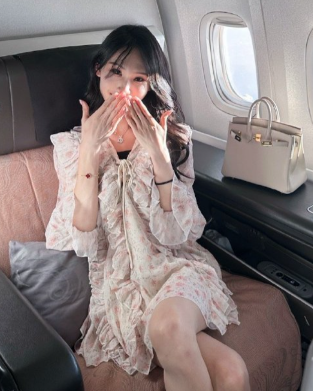 易建聯傳嫖妓變性人|網上瘋傳這名「跨性別人士」身份稱是一位有「京城喬姐」之稱的網紅李金金。據悉只有19歲的李金金是男兒身,喜愛易服,曾涉嫌用假身份證,亦曾男扮女裝進入女浴室而被刑拘。(網上圖片)