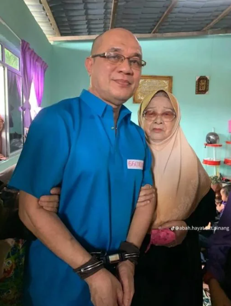 凱魯安華母親團聚。(互聯網)