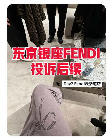 女事主不忿店員從她身上取下正在試披的披肩。(互聯網)