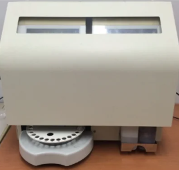 Pizza Hut採用由慶應義塾大學研發的AI味覺感測器「レオ」(Rio),來測定最佳芝士量。Rio透過電氣信號模擬味蕾,利用神經網絡將甜、鹹、酸、苦、鮮味的感官體驗數據化,讓味道的分析不再受人體狀況或季節變化影響。