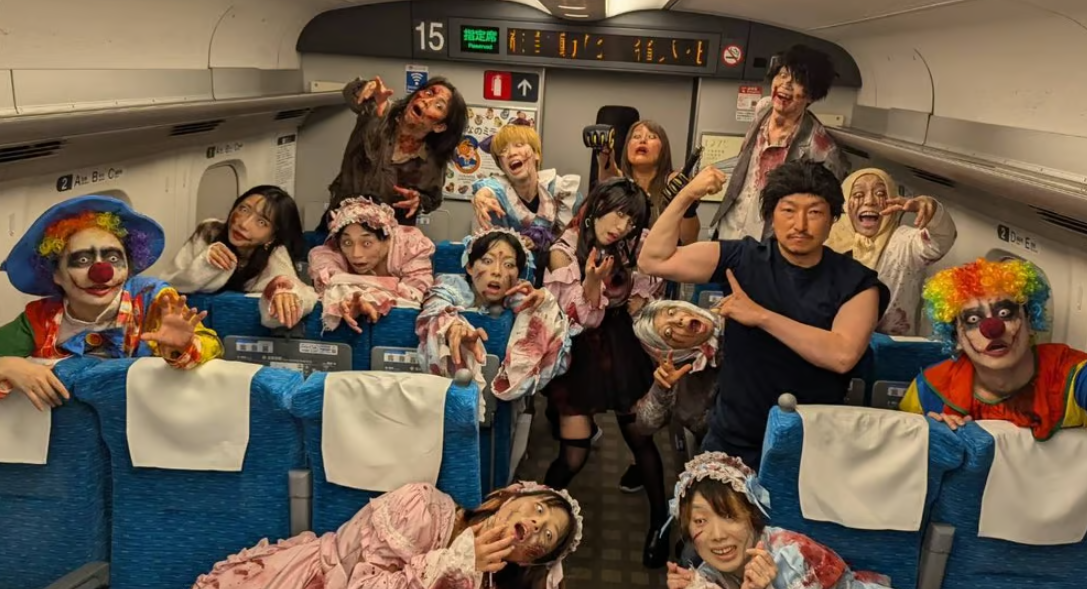 日本連接東京至新大阪的東海道新幹線近日上演仿效南韓喪屍電影《屍殺列車》情節,逾20名演員在車廂內打扮成喪屍「襲擊」乘客(網上圖片)