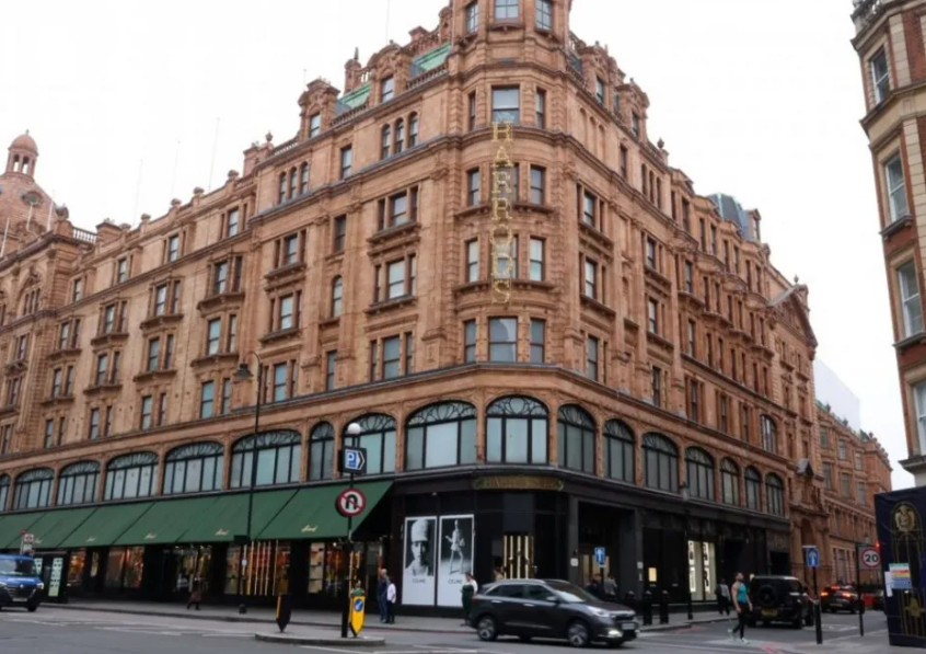 當日女童家人被Harrods的建築深深吸引,不知她走失。(互聯網)