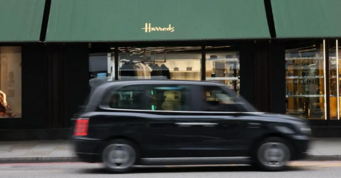 當日女童家人被Harrods的建築深深吸引,不知她走失。(互聯網)