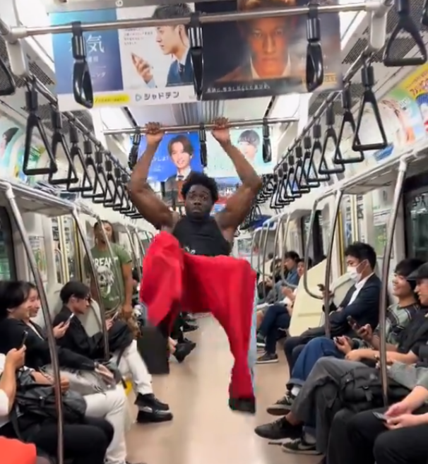 跳街舞的黑人在日本列車內拍片引起非議。(影片截圖)