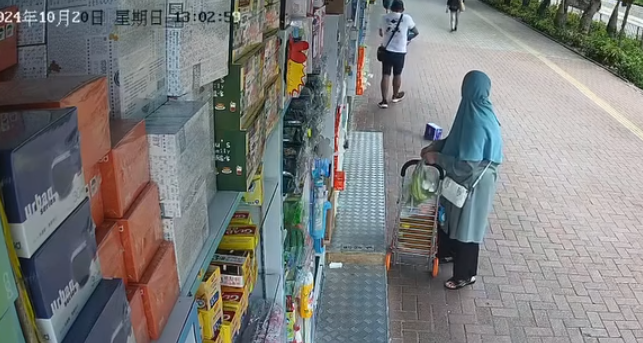 網上瘋傳一段「偷紙巾」的閉路電視片段 FB香港突發事故報料區及討論區
