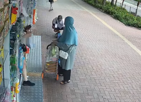 網上瘋傳一段「偷紙巾」的閉路電視片段 FB香港突發事故報料區及討論區