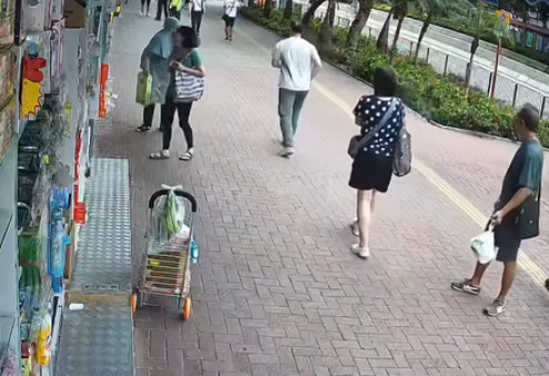 網上瘋傳一段「偷紙巾」的閉路電視片段 FB香港突發事故報料區及討論區