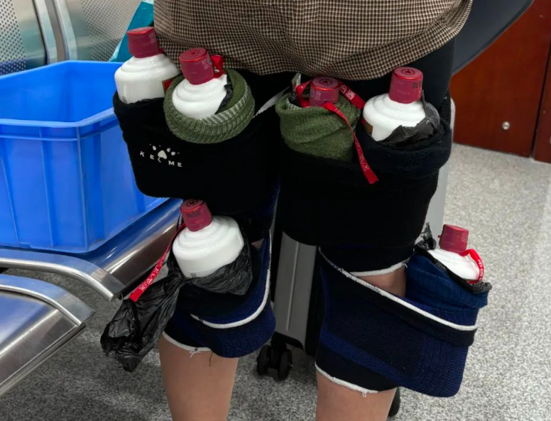 港女用彈力繃帶綁藏6瓶茅台酒。(「海關發布」微信公眾號)