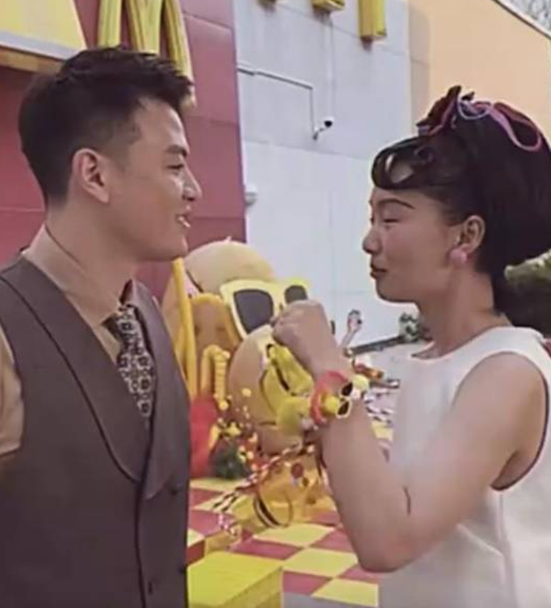 武漢一對95後新人於今年5月的一組「麥當勞婚禮」照片在社交平台上瘋傳