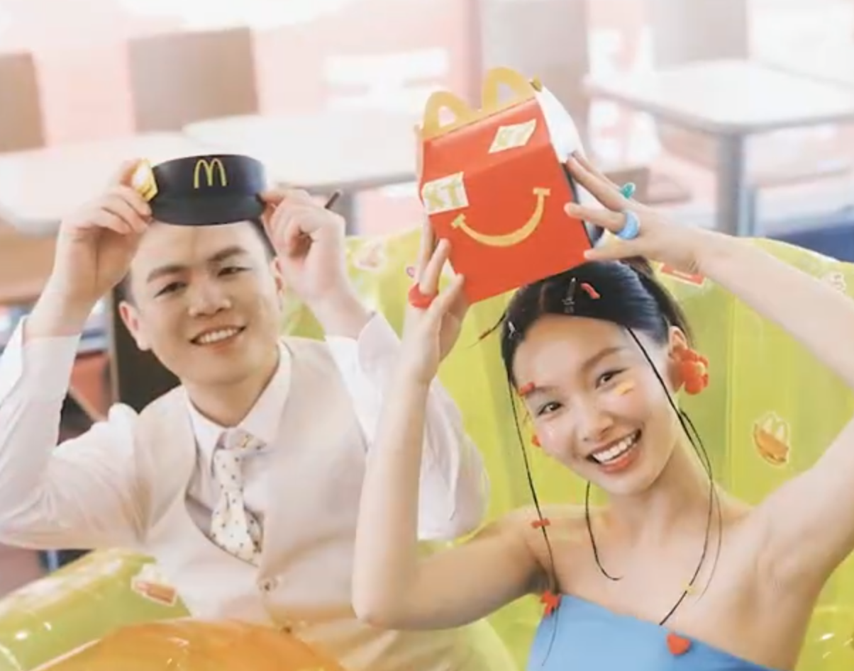 武漢一對95後新人於今年5月的一組「麥當勞婚禮」照片在社交平台上瘋傳