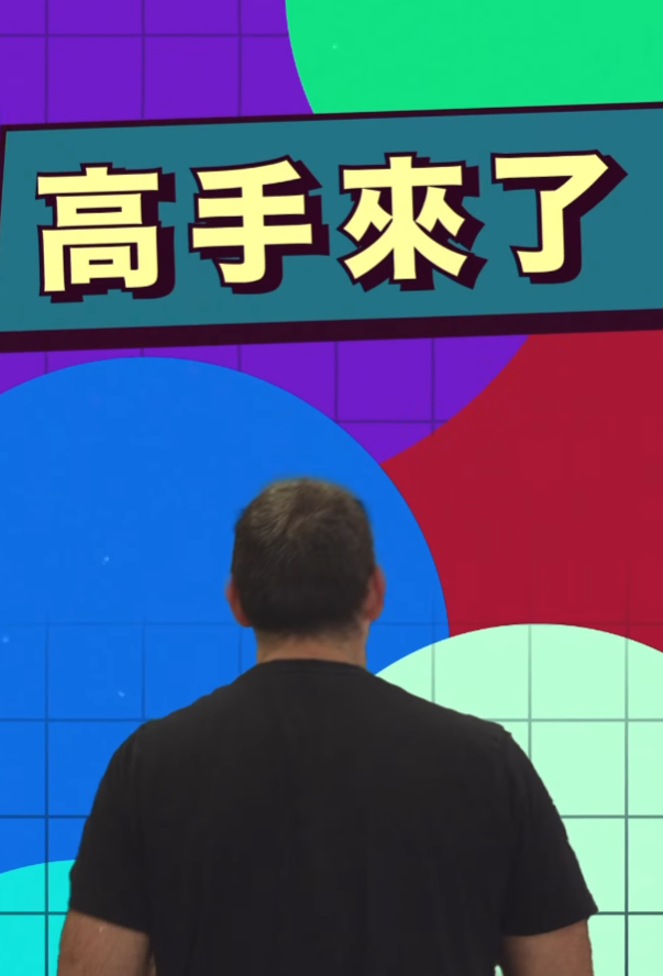 奧蘇利雲透過「優秀人才入境計劃」移民香港。入境處在社交媒體上載影片,處長郭俊峰與奧蘇利雲對談。