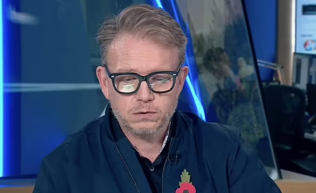 有髮型行業的企業家在鏡頭前哽咽。(互聯網)