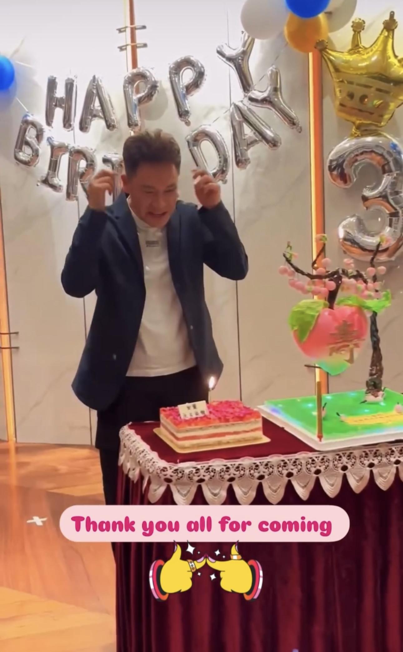 郭晉安全程笑容燦爛,心情大靚。