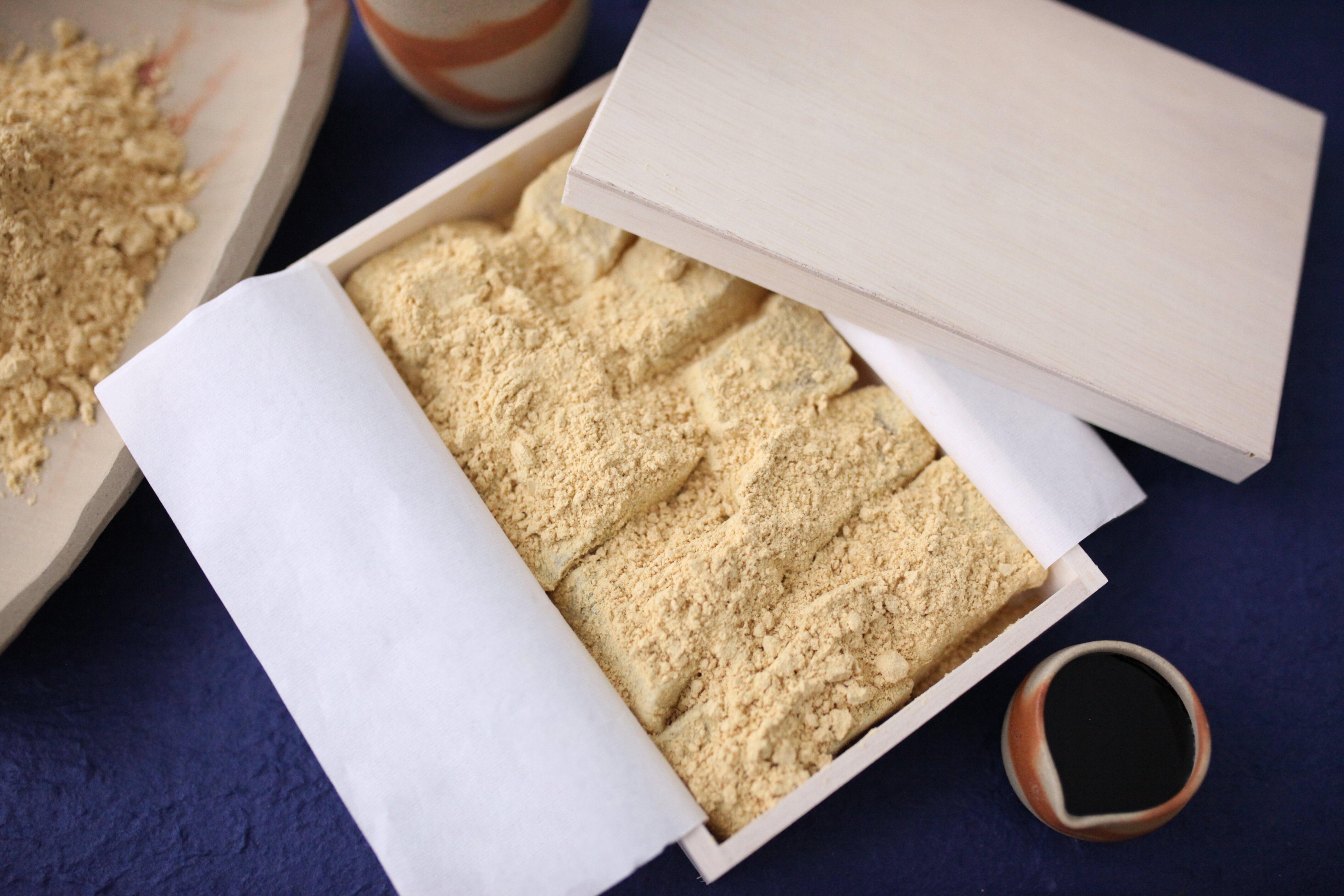 三間分店將於10月11日至13日期間,每日同步推出首200份蕨餅(只限$68原味5件裝)半價優惠。