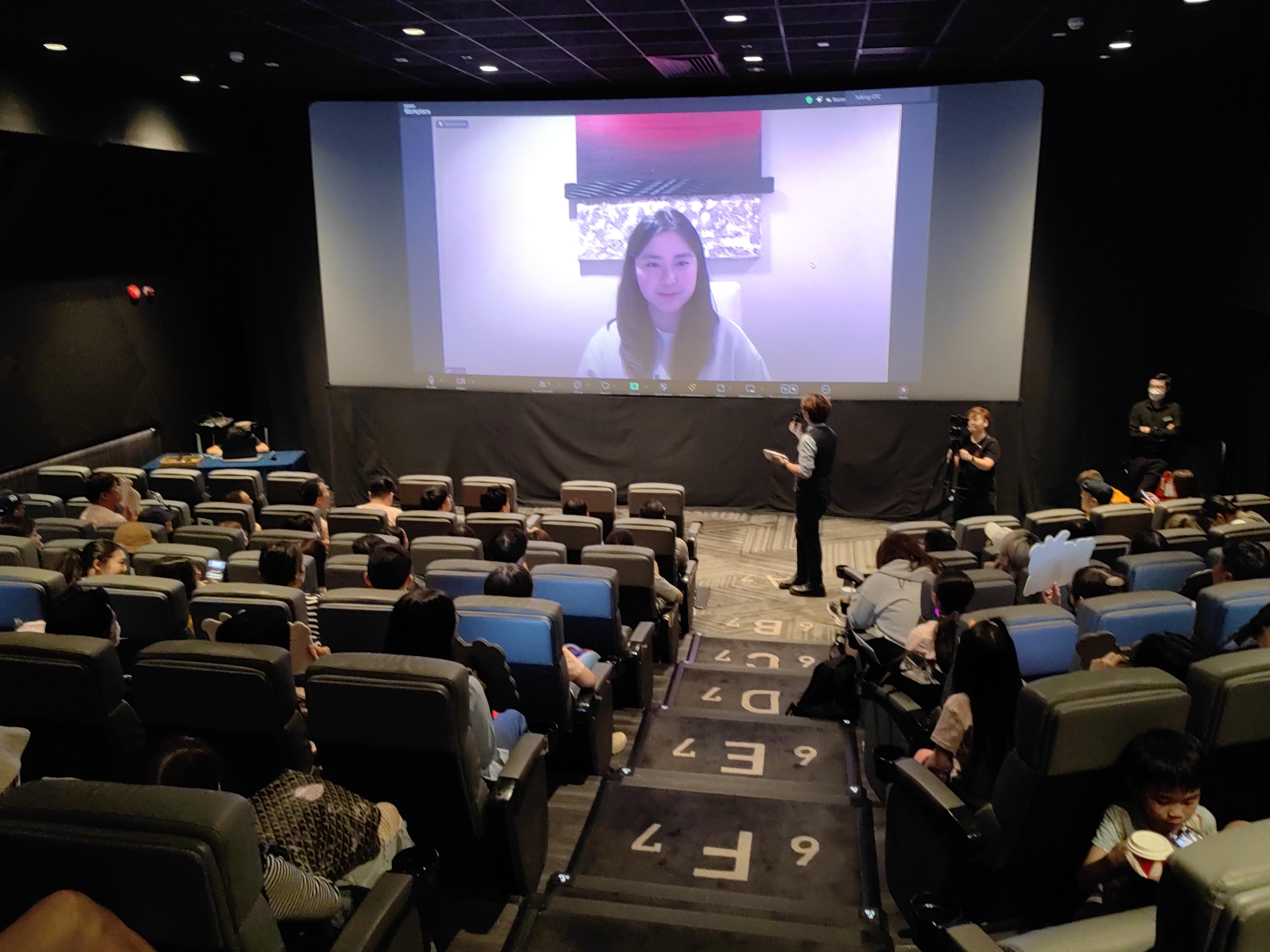 雖然只是清唱版,但都令現場小菲象大飽耳福。