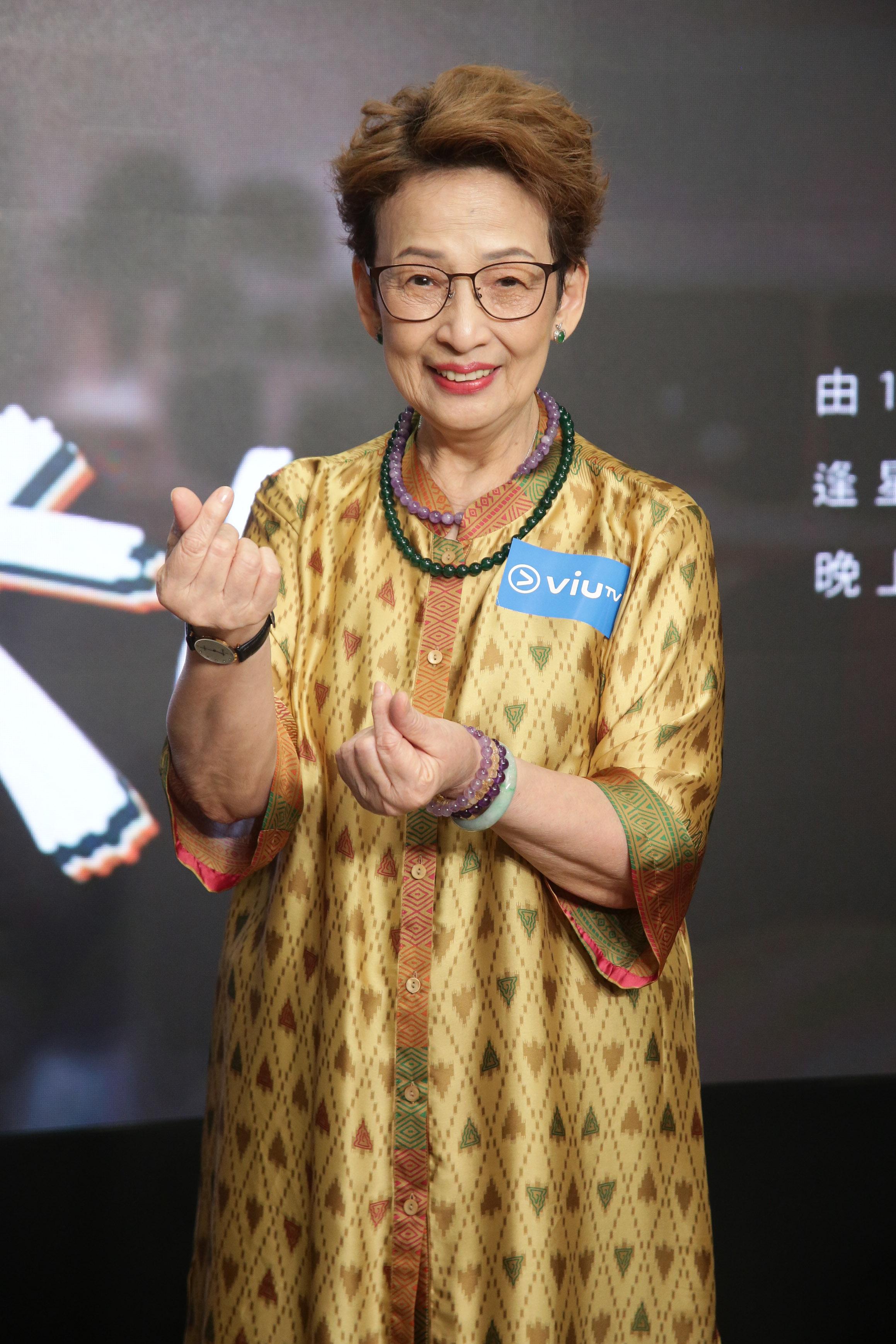 馮素波參演ViuTV新劇《出租大叔》,出手「驗股」冇難度。