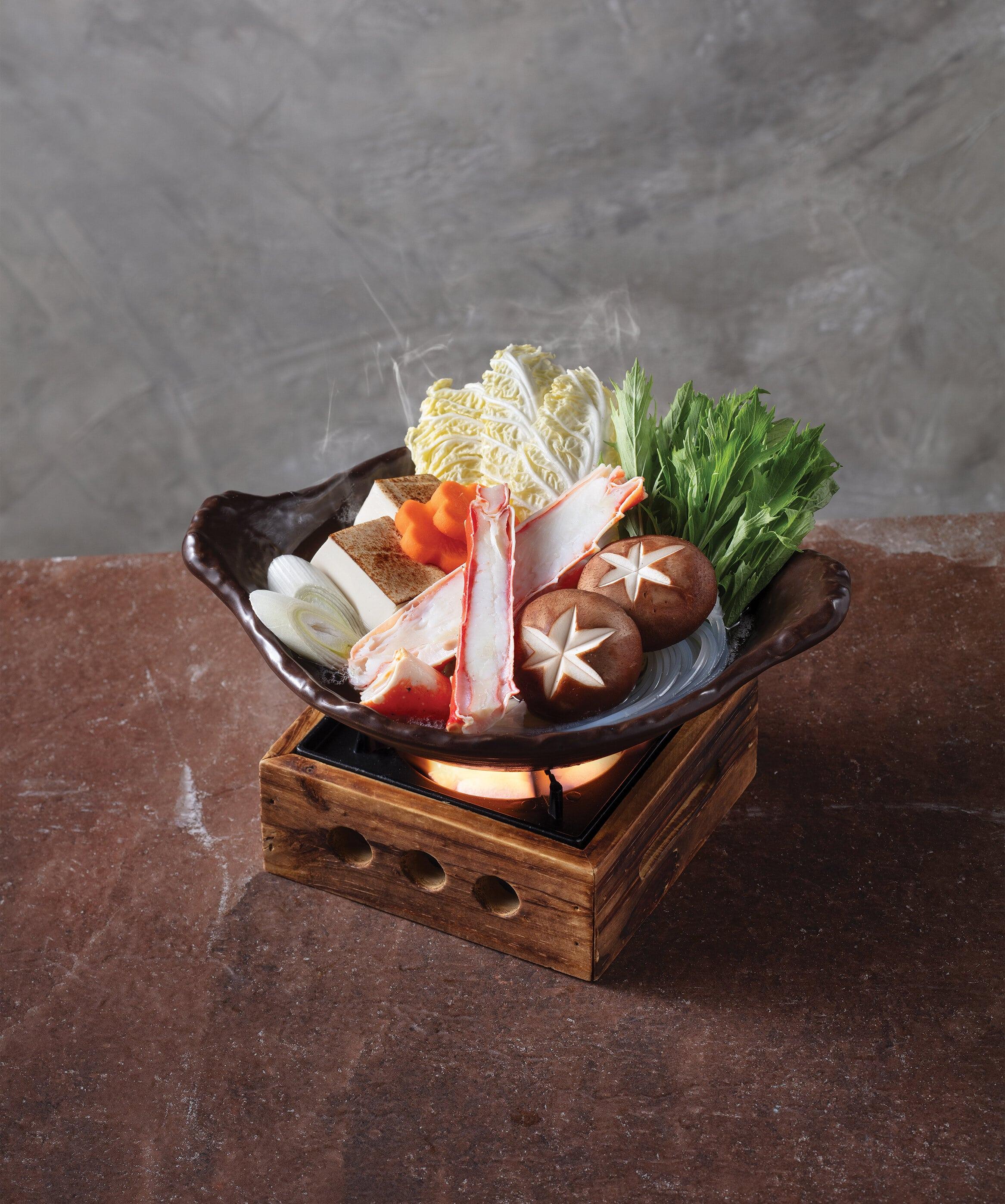 鱈場蟹鍋 $158客 鱈場蟹肉鮮甜細嫩,伴上水菜、旺菜、冬菇、豆腐,湯汁吸收了蟹和蔬菜的鮮味,溫暖滿足。