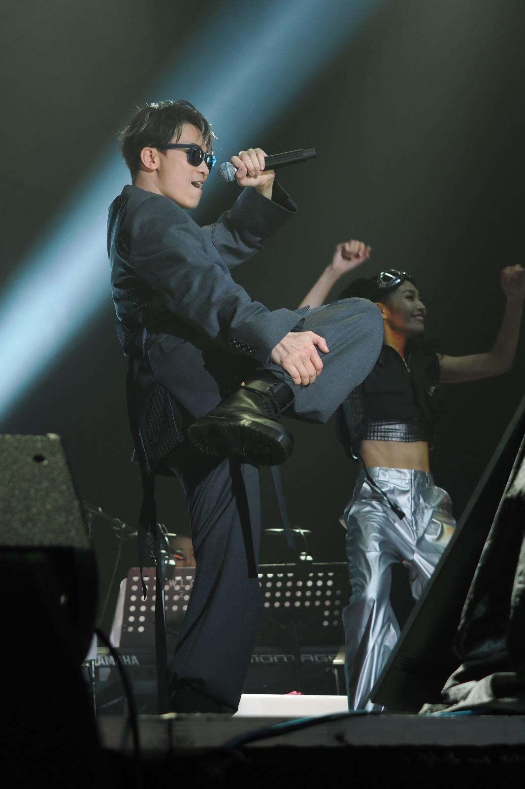 黃劍文大唱郭富城經典快歌。