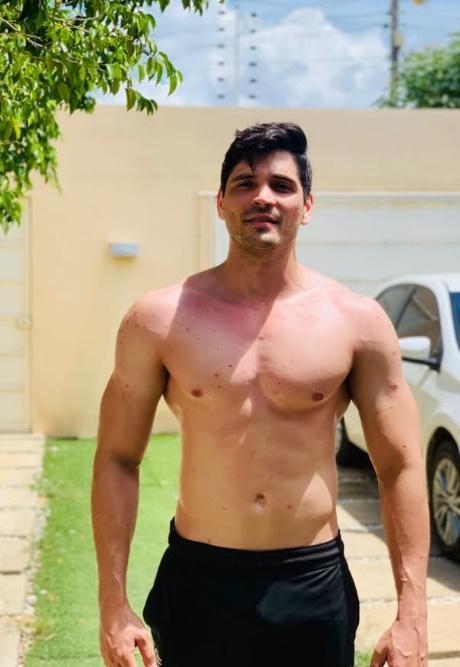 36歲健身網紅Giovanny Carvalhoz。(X)