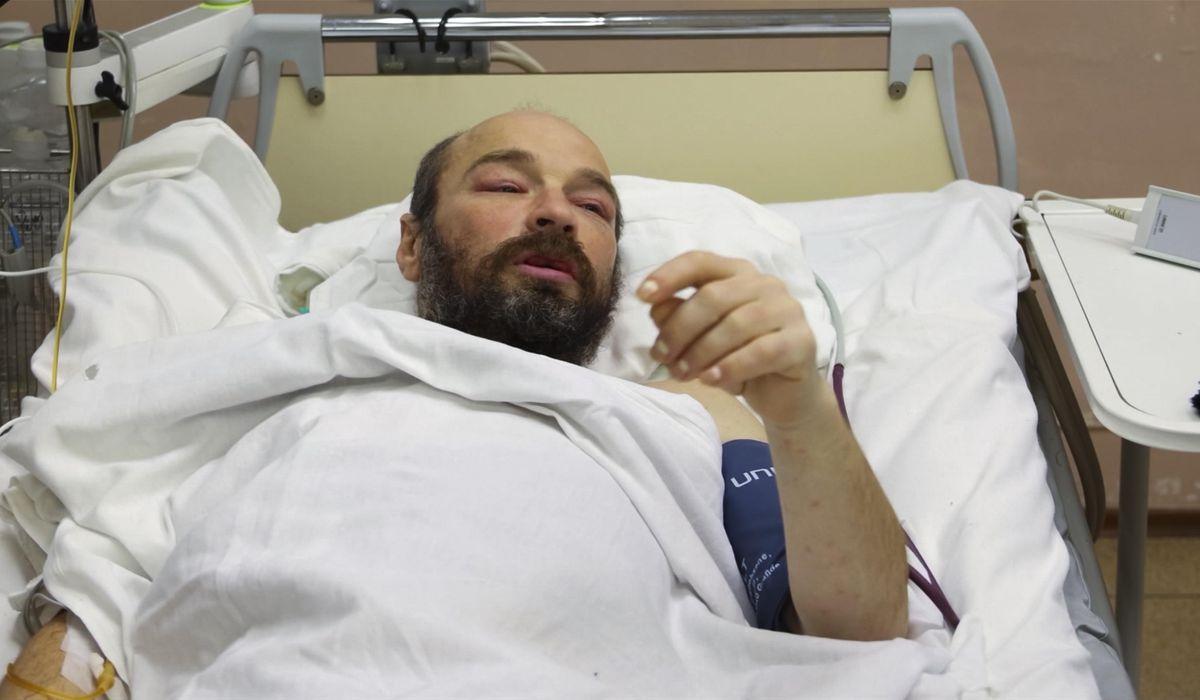 Mikhail送院後表示,漂流期間靠收集雨水和船上僅夠維持2個星期食物維生,獲救時的體重較出海前驟降50公斤。(X)