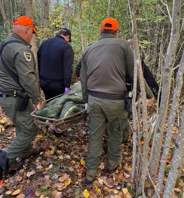 當時她的體溫僅有約32.6度,受低溫症影響,意識模糊,她隨後被迅速送往醫院接受治療。(X)