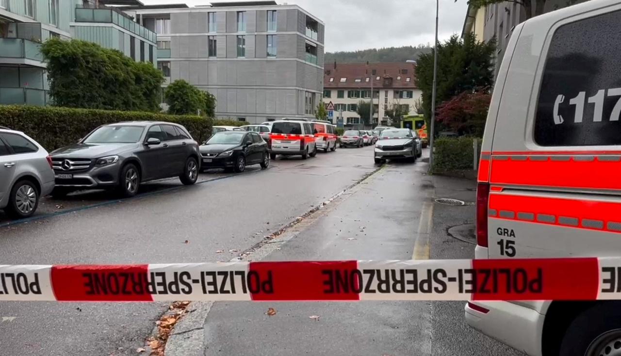 事發於當地1日中午過後,地點是蘇黎世北部地區歐瑞康(Oerlikon)的伯爾尼納購物中心附近。(Reuters)