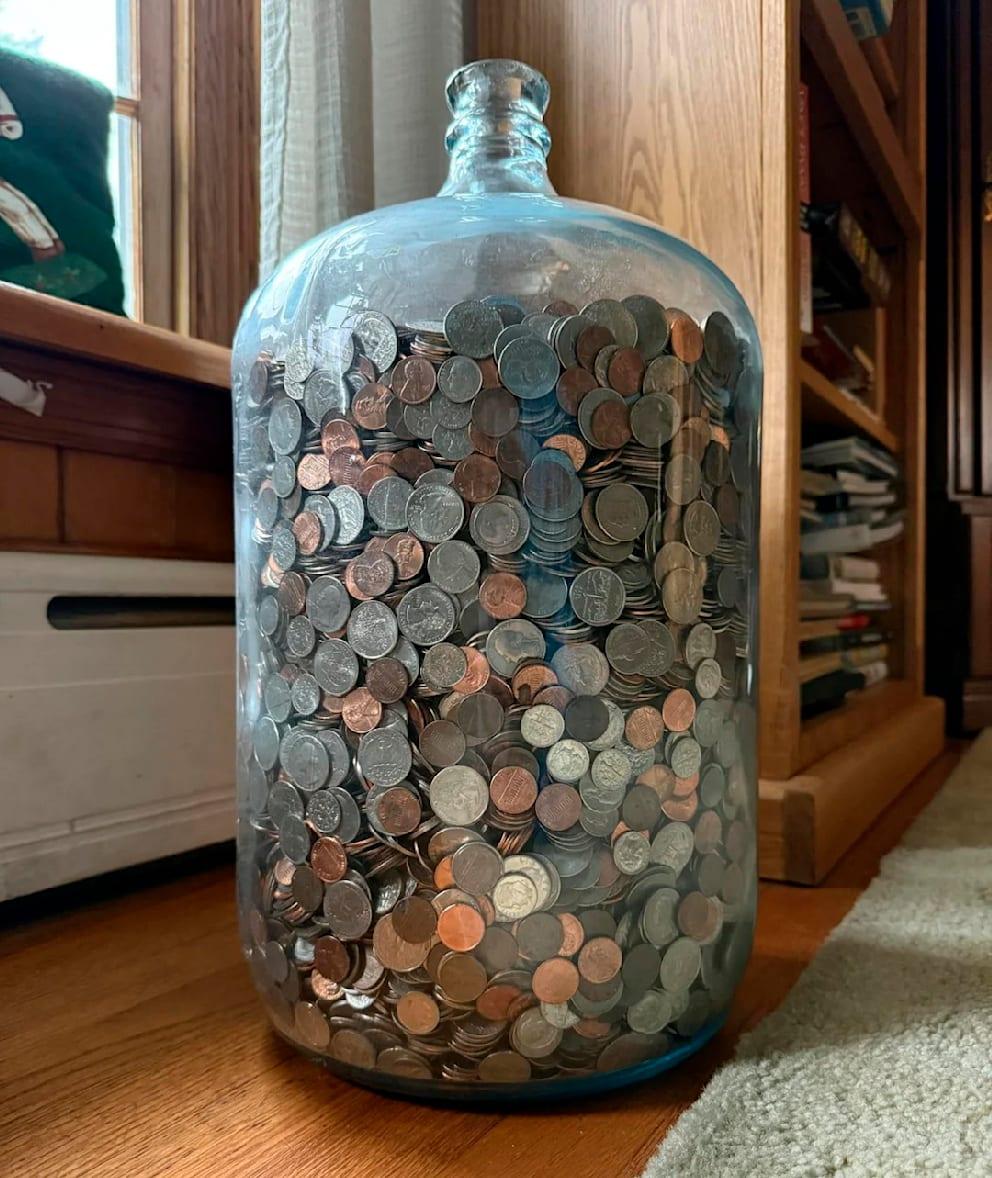 發現多枚古董硬幣,最古老一枚產於1928年。(Reddit)