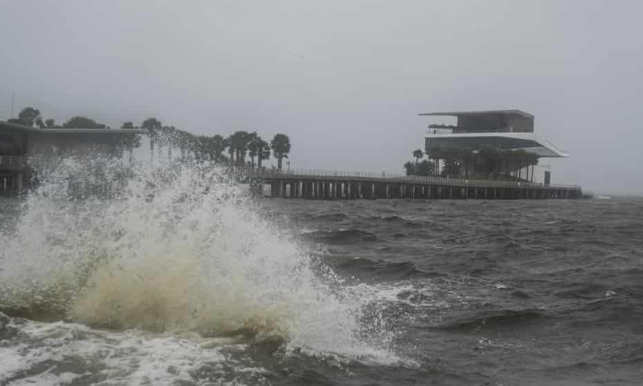 颶風米爾頓,佛州向720萬人發強制撤離令,發逾百龍捲風警報。(X)