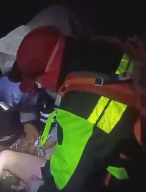 救援人員表示,4人在途中天氣突變遇難,其中2人獲救,2人遇難。(微博)