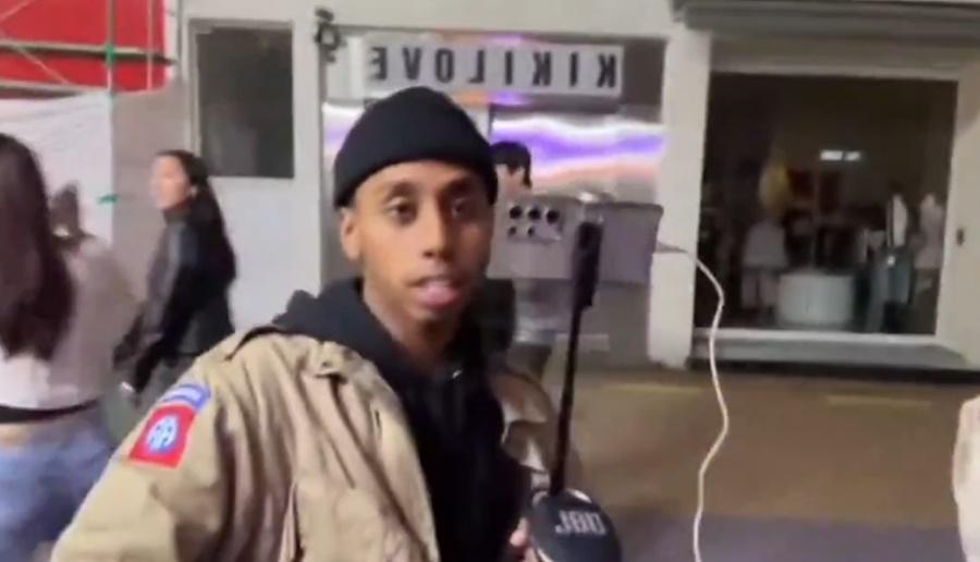 24日Johnny與其同伴直播時,遭一名男途人揮拳打臉。(X)