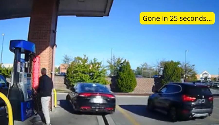 當車主發現汽車被人駛走時,只有當場呆住,目送愛車離開,連反應也來不及。(X)