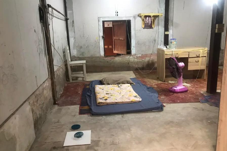 房間沒有冷氣,只有風扇。(Airbnb)