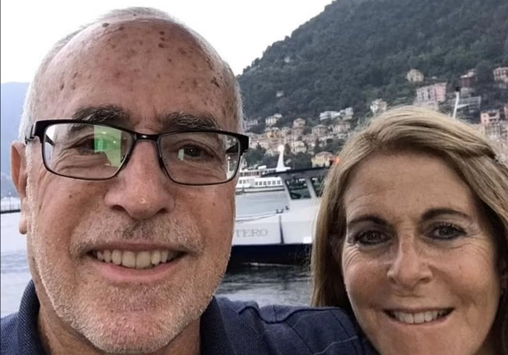 Eliot Alper與愛妻Yvonne Kinane-Wells。(X)