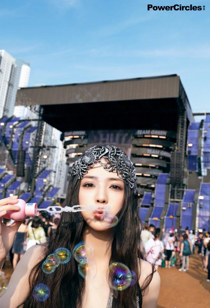 Coach看中徐璐年輕自信特質,找她合作今次眼鏡系列。