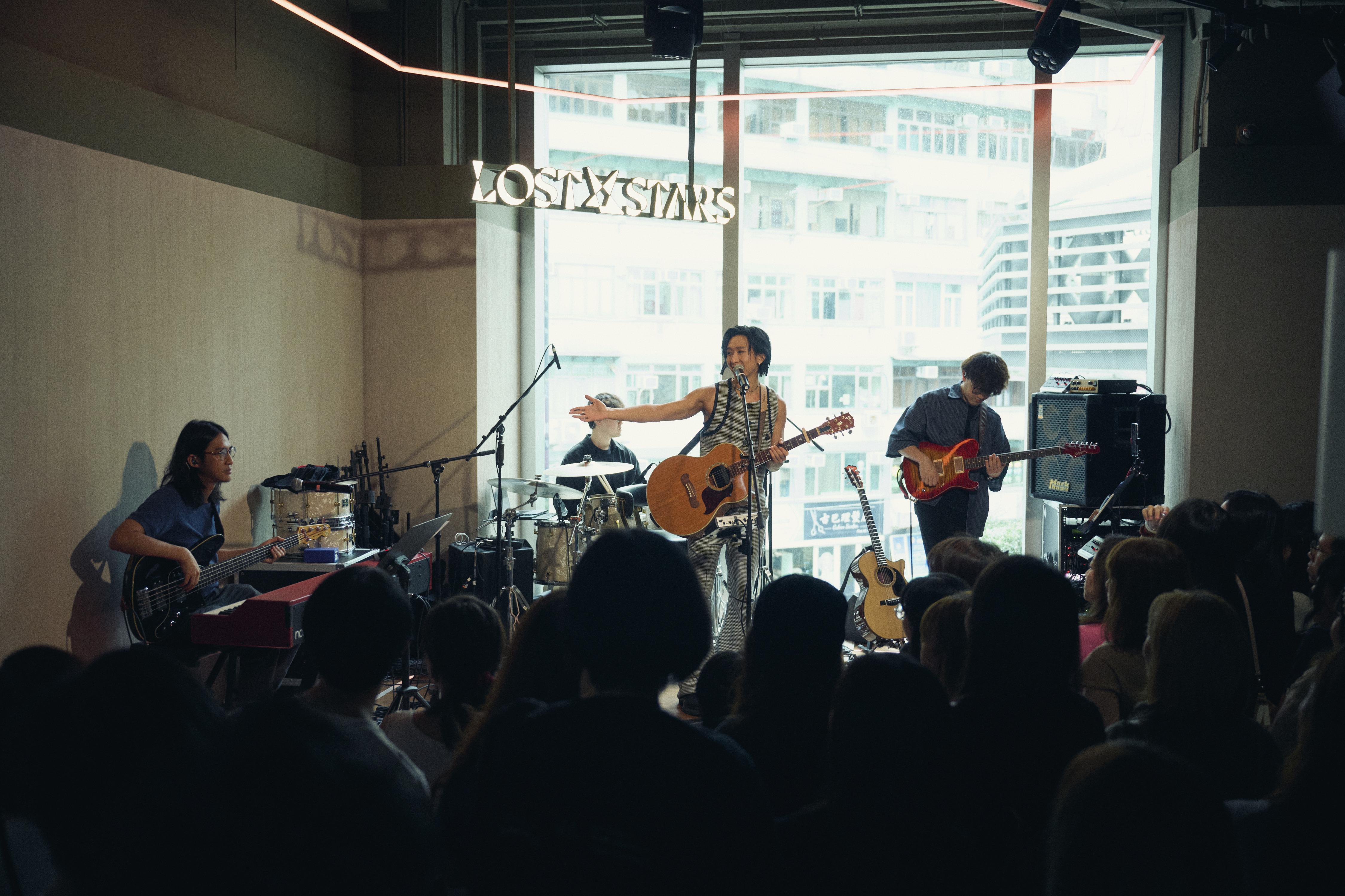 Manson感激身邊樂手同行。