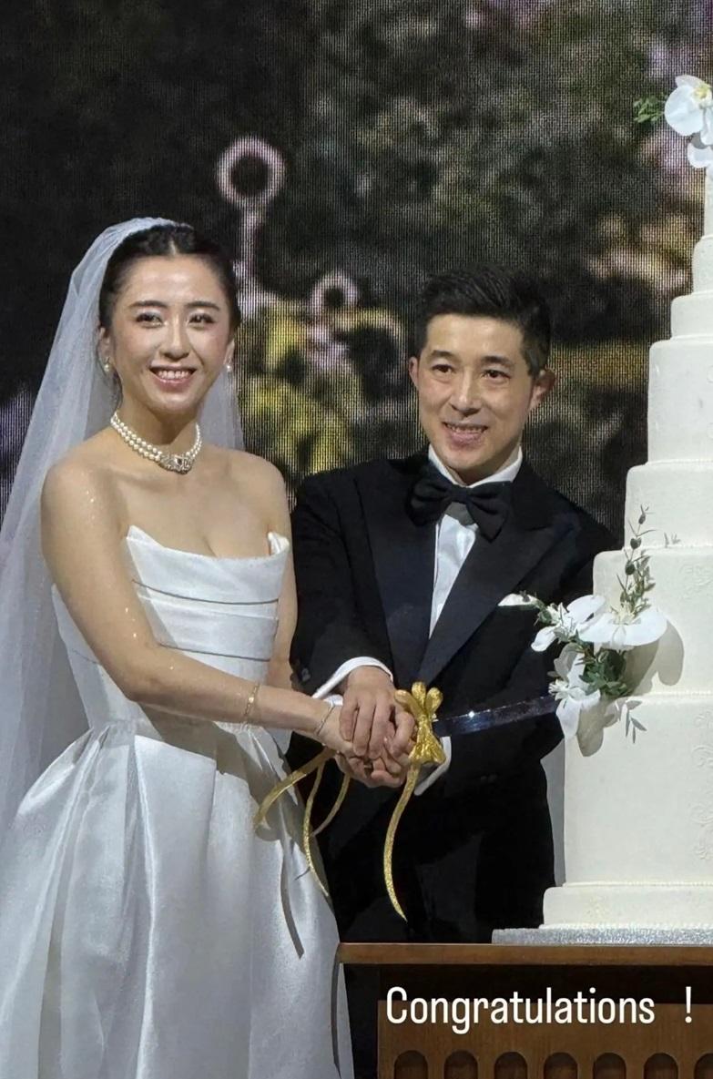 湯愛嘉與靚仔老公天生一對。